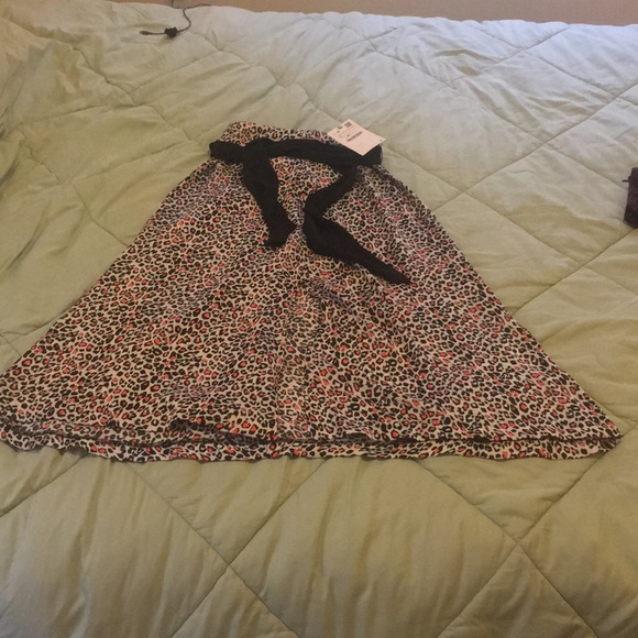 NWT Zara size small cheetah skirt with back slit. - Picture 1 of 4